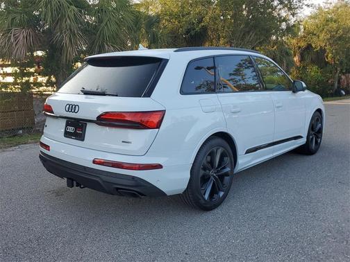 2025 Audi Q7 55 Premium