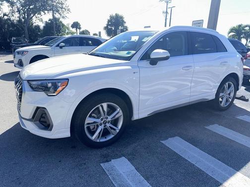 2021 Audi Q3 45 S line Premium