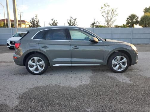 2025 Audi Q5 45 S line quattro Premium