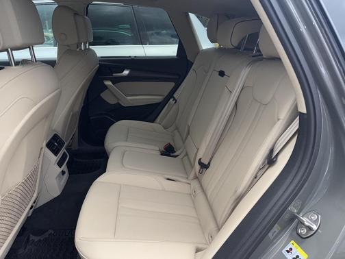 2025 Audi Q5 45 S line quattro Premium