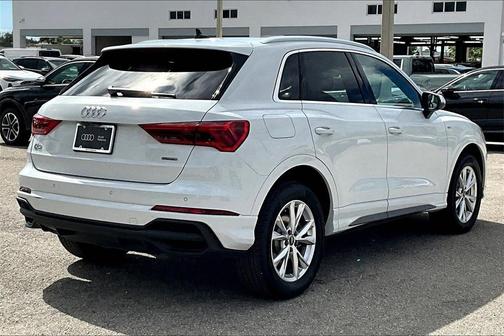 2024 Audi Q3 45 S line Premium