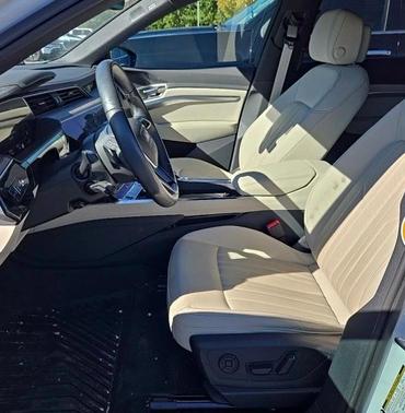 2024 Audi Q8 e-tron S line Premium