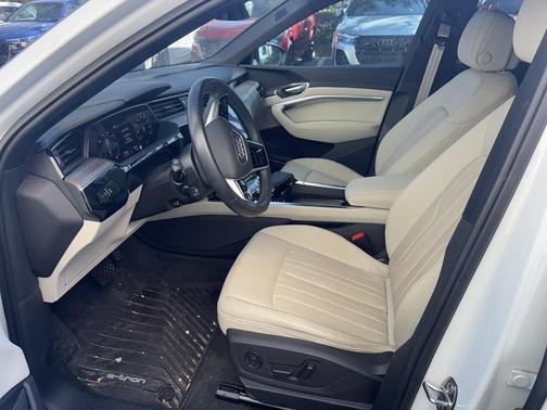 2024 Audi Q8 e-tron S line Premium