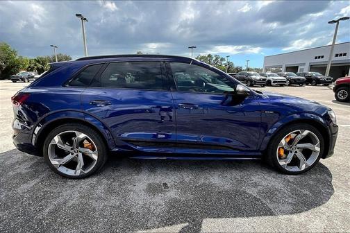2023 Audi e-tron S Premium Plus