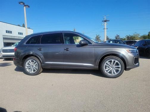 2025 Audi Q7 45 Premium