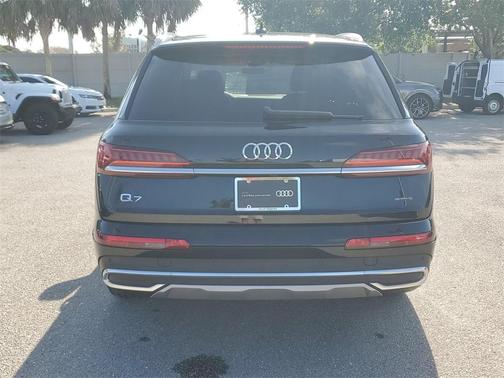 2023 Audi Q7 45 Premium