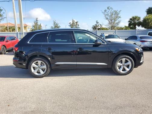 2023 Audi Q7 45 Premium