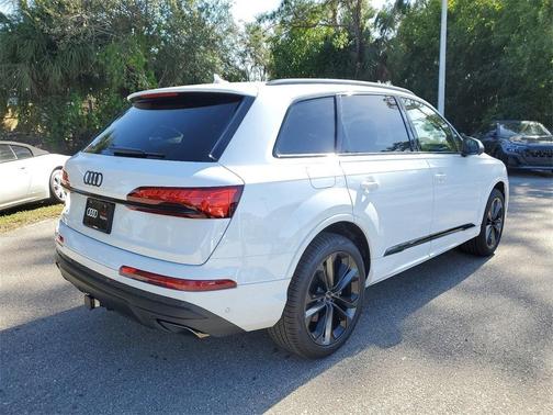 2025 Audi Q7 55 Premium