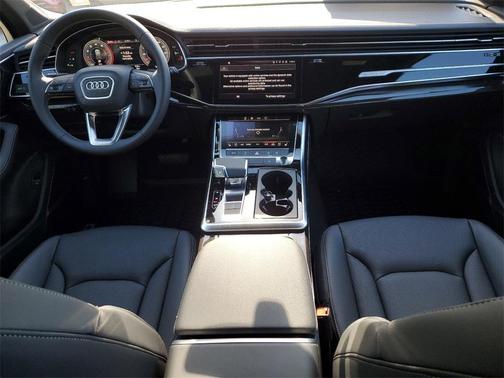 2025 Audi Q7 55 Premium
