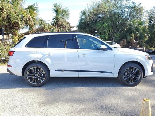 2025 Audi Q7 55 Premium