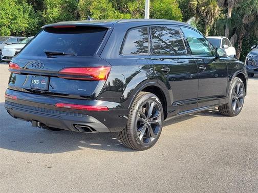 2025 Audi Q7 55 Premium