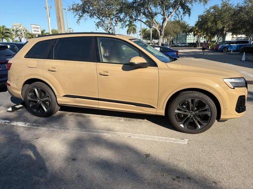 2025 Audi Q7 55 Premium Plus