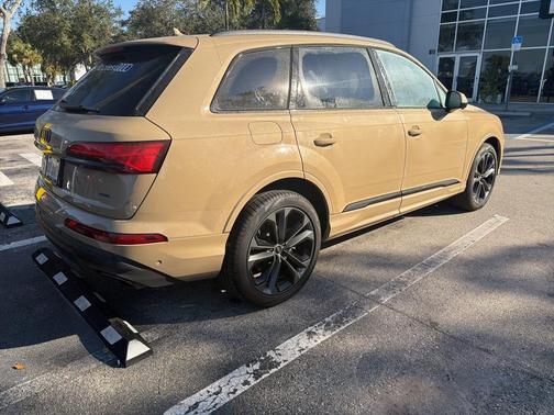2025 Audi Q7 55 Premium Plus
