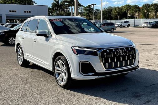 2025 Audi Q7 45 Premium Plus