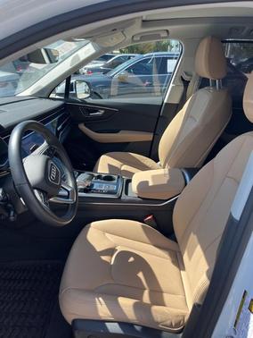 2025 Audi Q7 45 Premium Plus