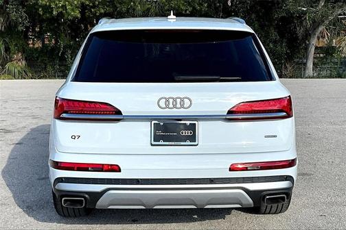 2025 Audi Q7 45 Premium Plus