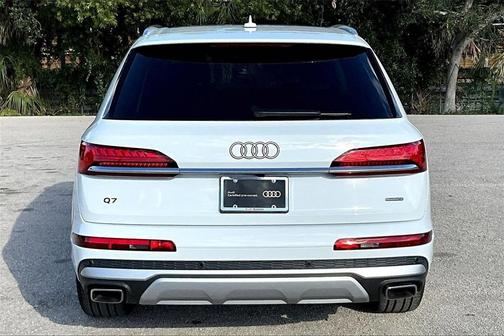 2025 Audi Q7 45 Premium Plus
