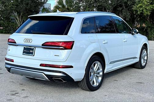 2025 Audi Q7 45 Premium Plus