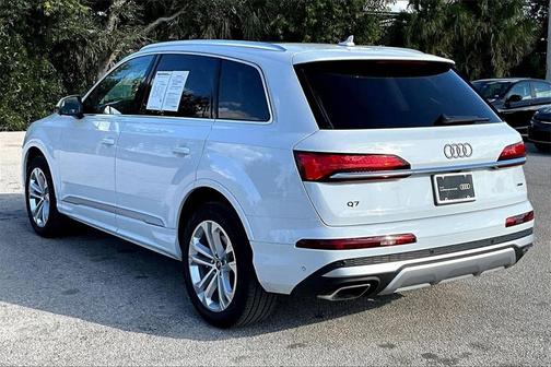 2025 Audi Q7 45 Premium Plus