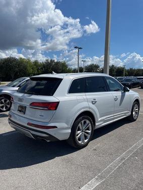 2025 Audi Q7 45 Premium Plus