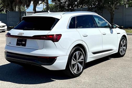 2024 Audi Q8 e-tron Premium