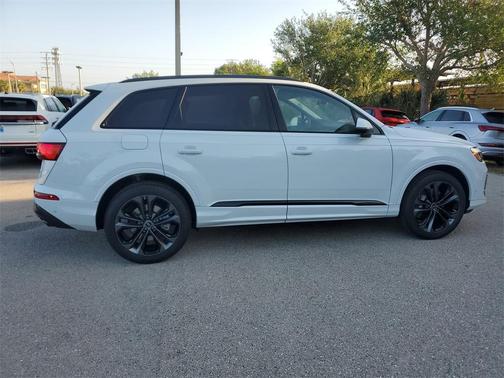 2025 Audi Q7 55 Premium
