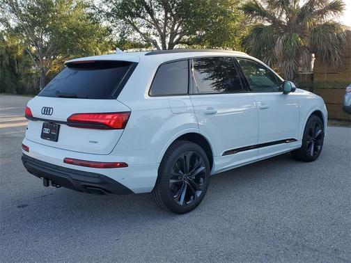 2025 Audi Q7 55 Premium
