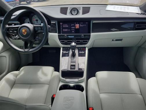2023 Porsche Macan Base