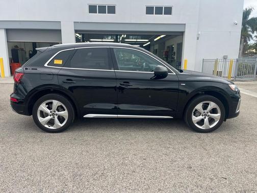 2022 Audi Q5 45 S line Premium Plus