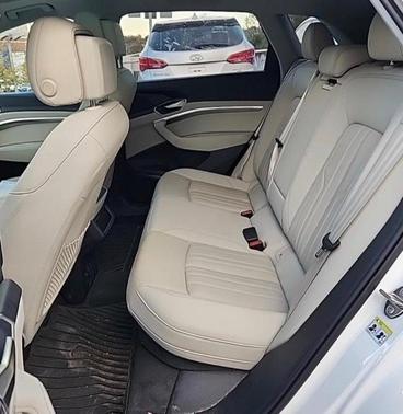 2024 Audi Q8 e-tron Premium