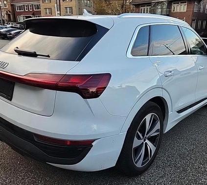 2024 Audi Q8 e-tron Premium