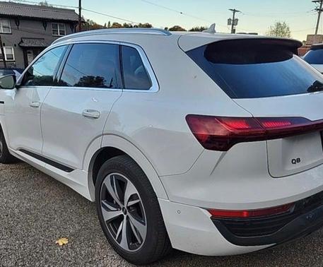 2024 Audi Q8 e-tron Premium