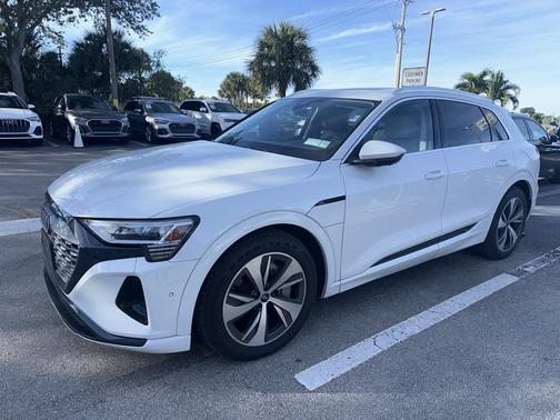 2024 Audi Q8 e-tron Premium