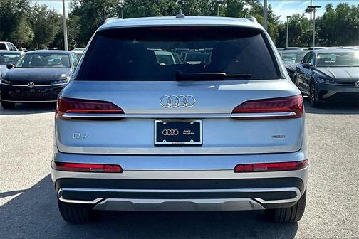 2023 Audi Q7 45 Premium