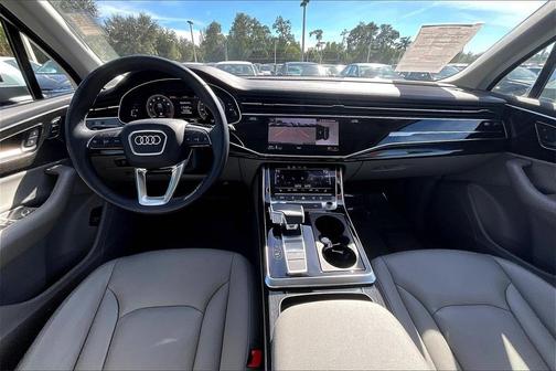2023 Audi Q7 45 Premium