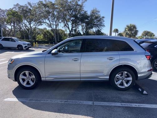 2023 Audi Q7 45 Premium