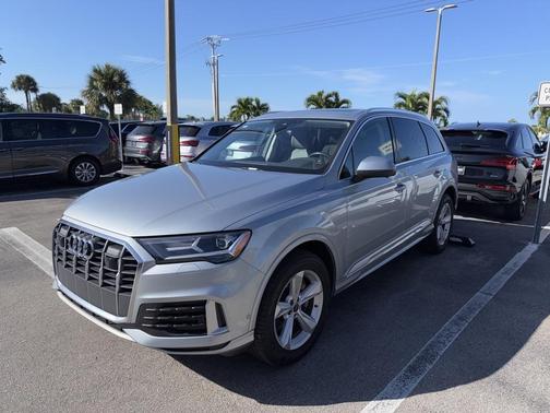 2023 Audi Q7 45 Premium