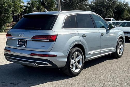 2023 Audi Q7 45 Premium
