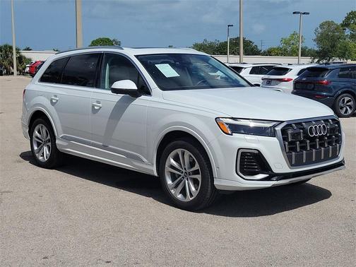 2025 Audi Q7 55 Premium Plus