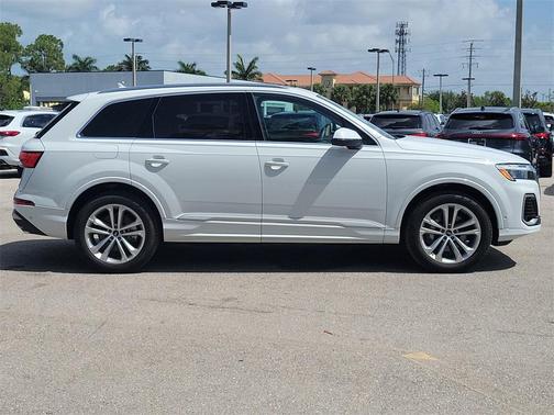 2025 Audi Q7 55 Premium Plus
