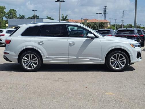 2025 Audi Q7 55 Premium Plus