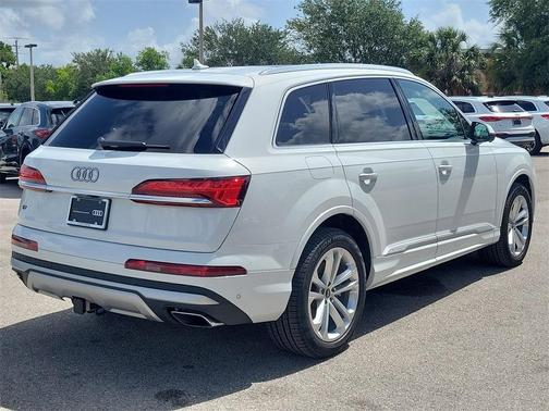 2025 Audi Q7 55 Premium Plus