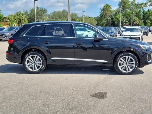 2025 Audi Q7 55 Premium Plus