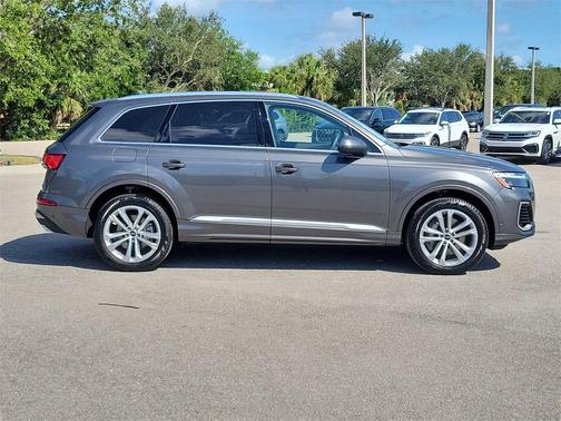 2025 Audi Q7 55 Premium Plus