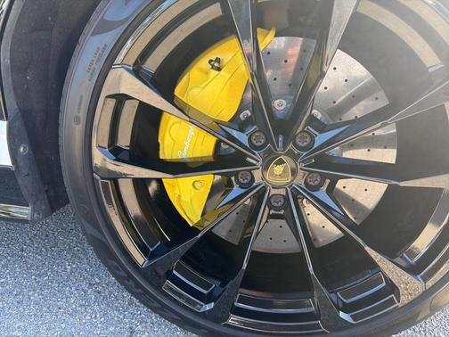 2020 Lamborghini Urus Base