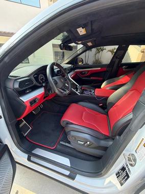 2020 Lamborghini Urus Base