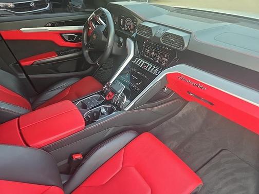 2020 Lamborghini Urus Base