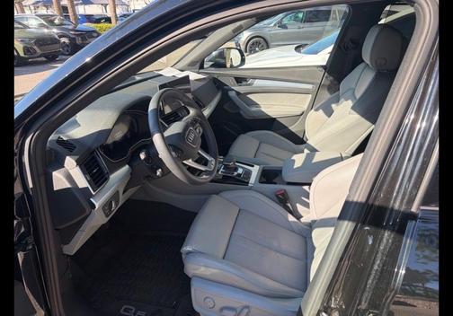 2025 Audi Q5 45 S line quattro Premium
