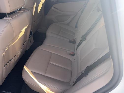 2023 Porsche Macan Base