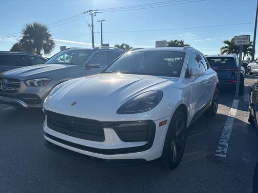 2023 Porsche Macan Base